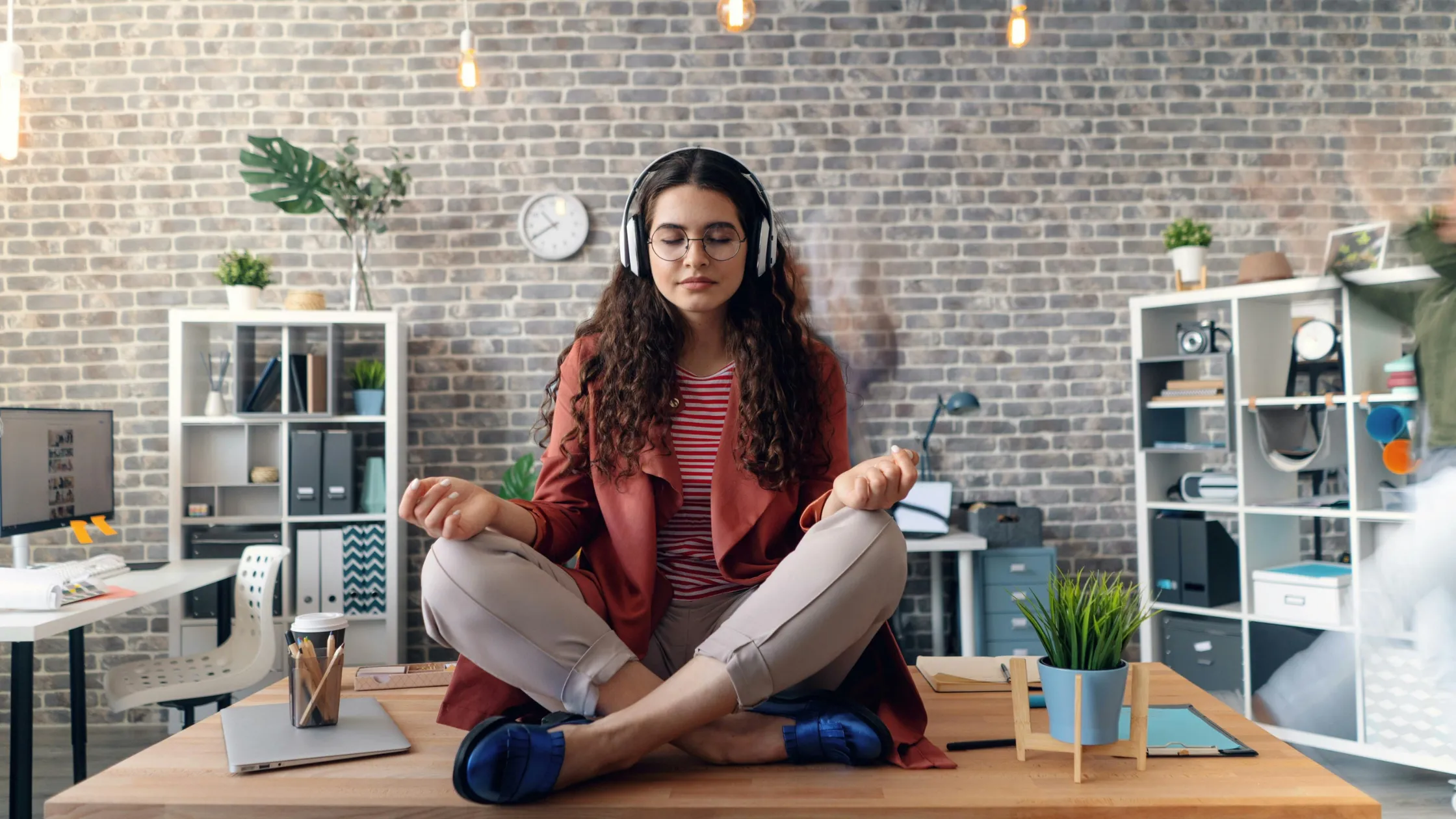 Creating Micro-Pauses That Improve Workday Performance