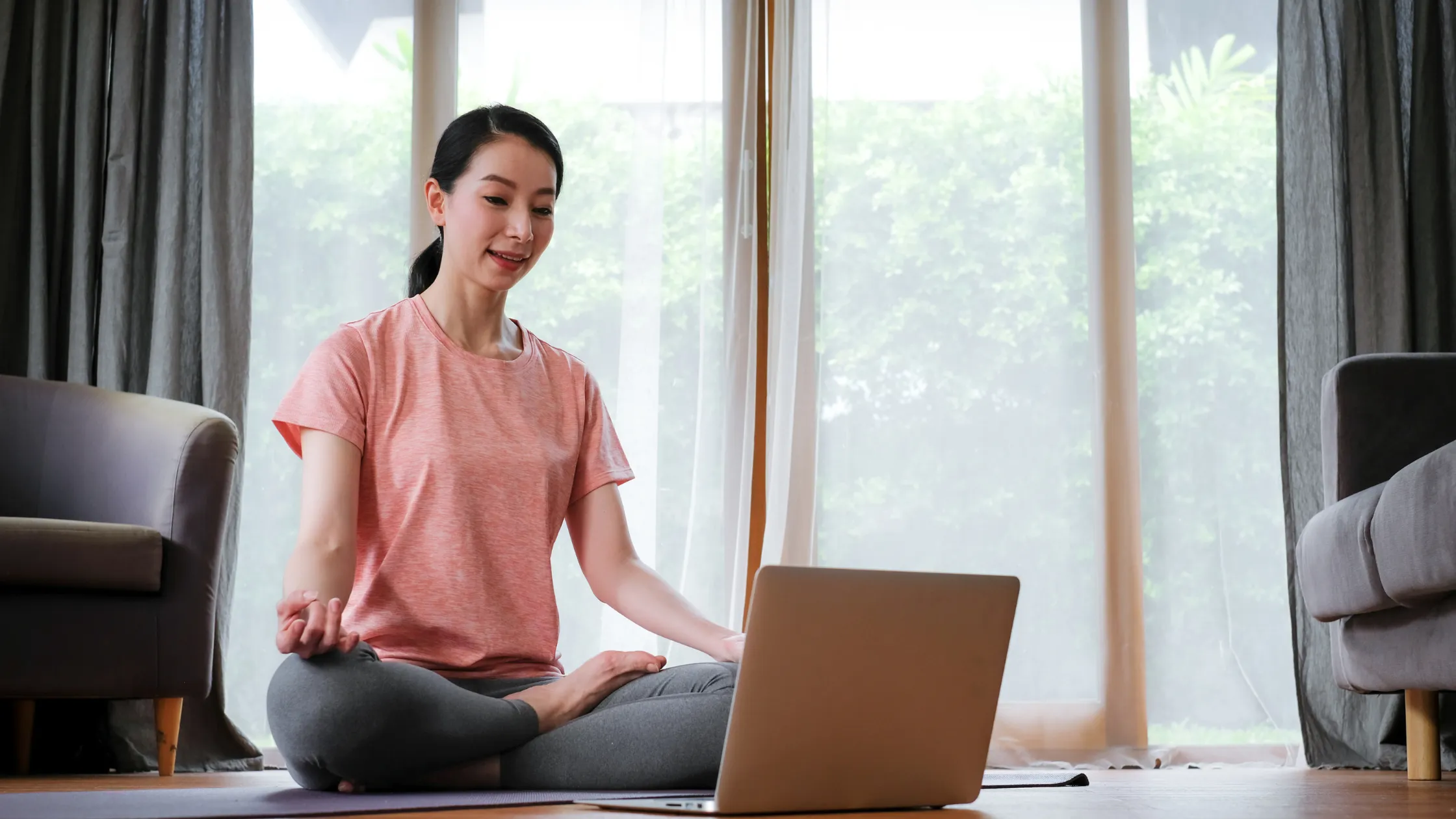 meditation helps reduce digital fatigue at work